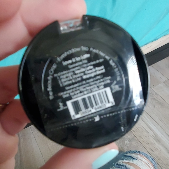 Makeup - Picture 2 of 2